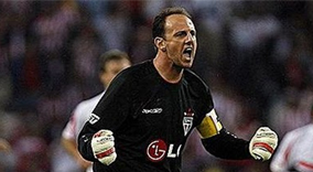 EL PORTERO ROGERIO CENI ANOTO SU GOL NUMERO 100.
